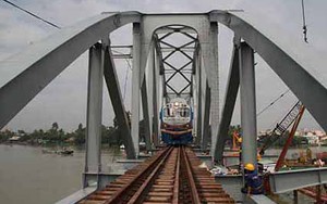 Chính thức thông tàu cầu Ghềnh, nối lại tuyến đường sắt Bắc - Nam